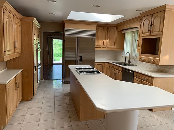 2nd image of 2225 Kipling Ln