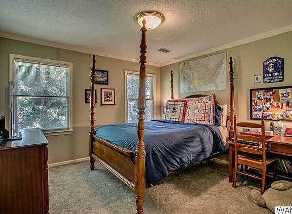 4th image of 665 Fair Oaks Ln