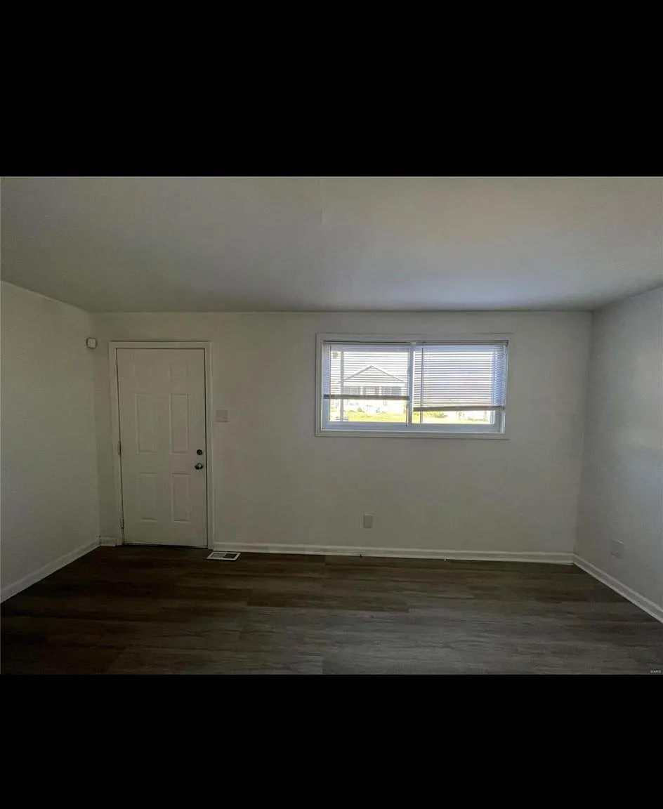 4220 Beachwood Ave — Photo 3