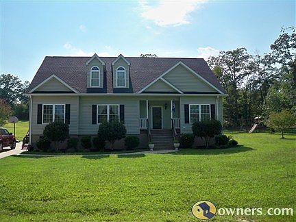 Must See!! Beautiful 3 bed 2 bath with extras!