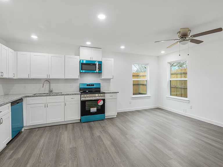 7413 Shotwell St #B — Photo 7