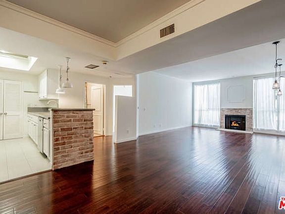 3rd image of 1409 S Saltair Ave APT 102