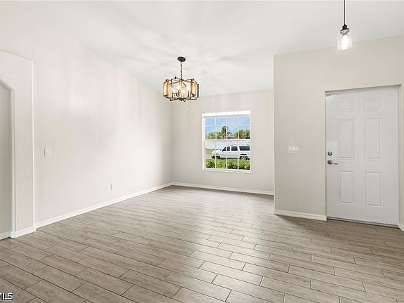 5th image of 1810 SW 22nd Ter