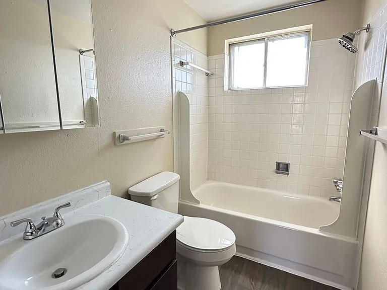 1420 W 71st Pl — Photo 16