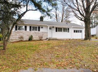 9 Oriole Dr, Poughkeepsie, NY 12601