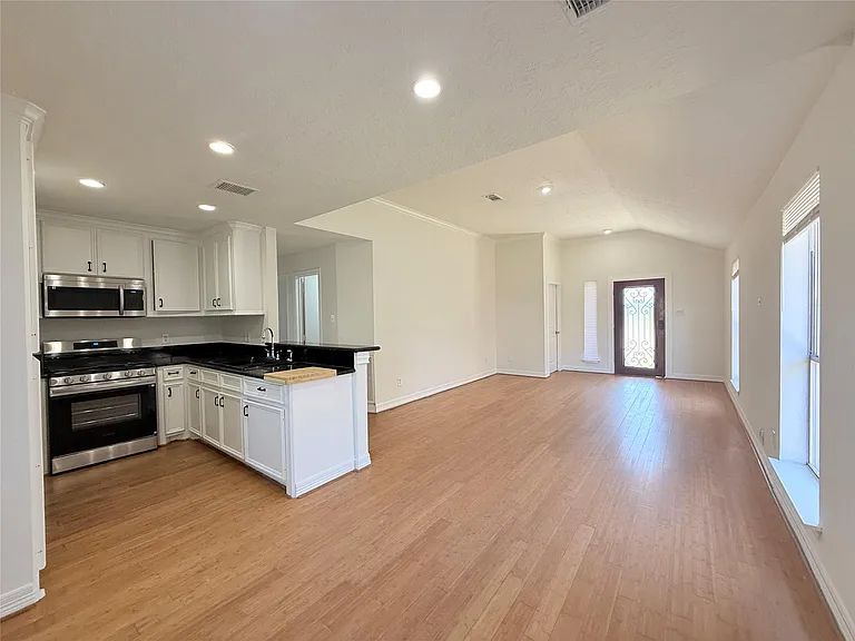 5122 Breckenridge Dr — Photo 2