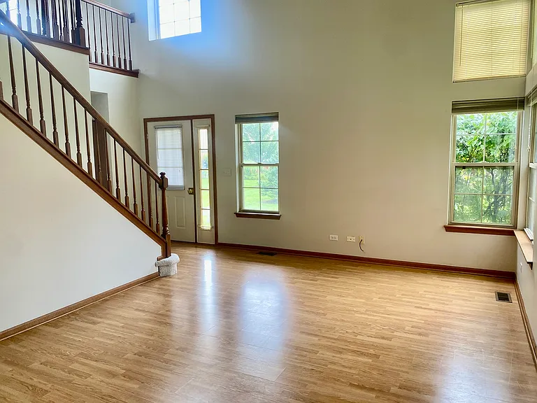 214 Stoneybrook Ln — Photo 4