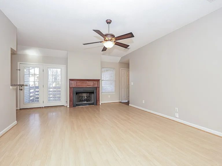 1052 Blue Mountain Ln — Photo 4