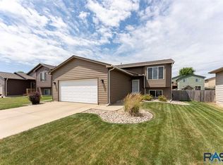 805 S Whitewood Ave, Sioux Falls, SD 57106