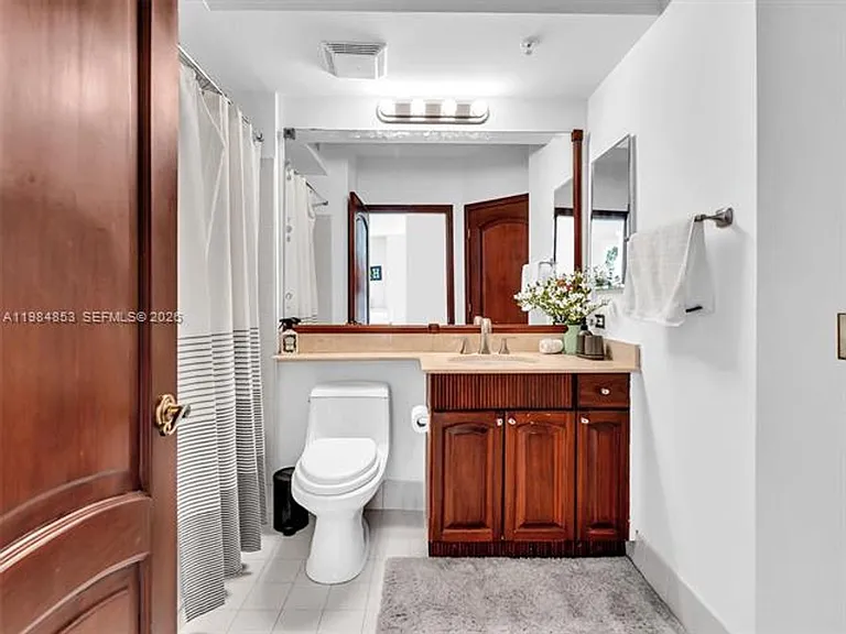 17150 N Bay Rd #2205 — Photo 13