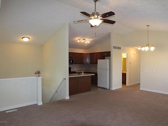 3rd image of 768 Silvershores Dr SE