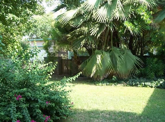 2nd image of 129 E Vista Del Cerro Dr