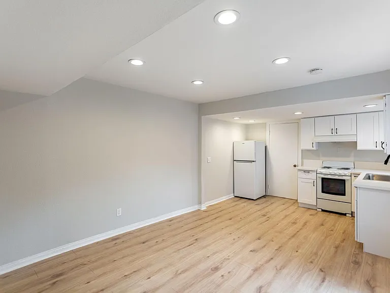 84 S Hermosa Ave #1/2 — Photo 6