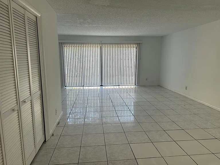 931 SW 20th Ct — Photo 5
