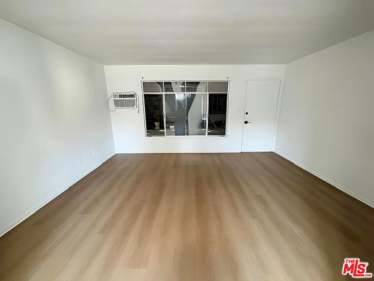 470 S Mariposa Ave #7 — Photo 3