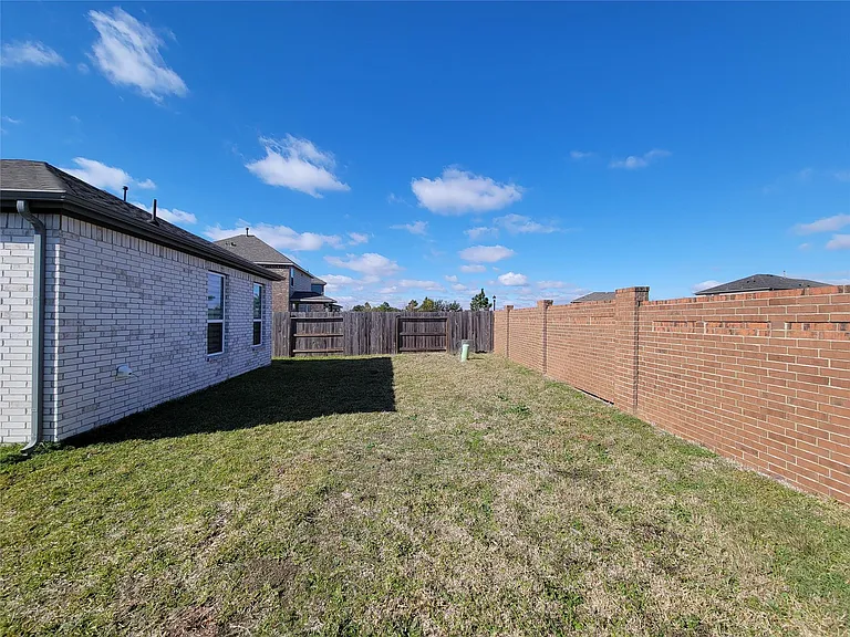 8214 Leisure Point Dr — Photo 33