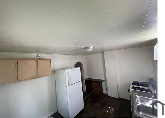 4th image of 184 Columbian Ave