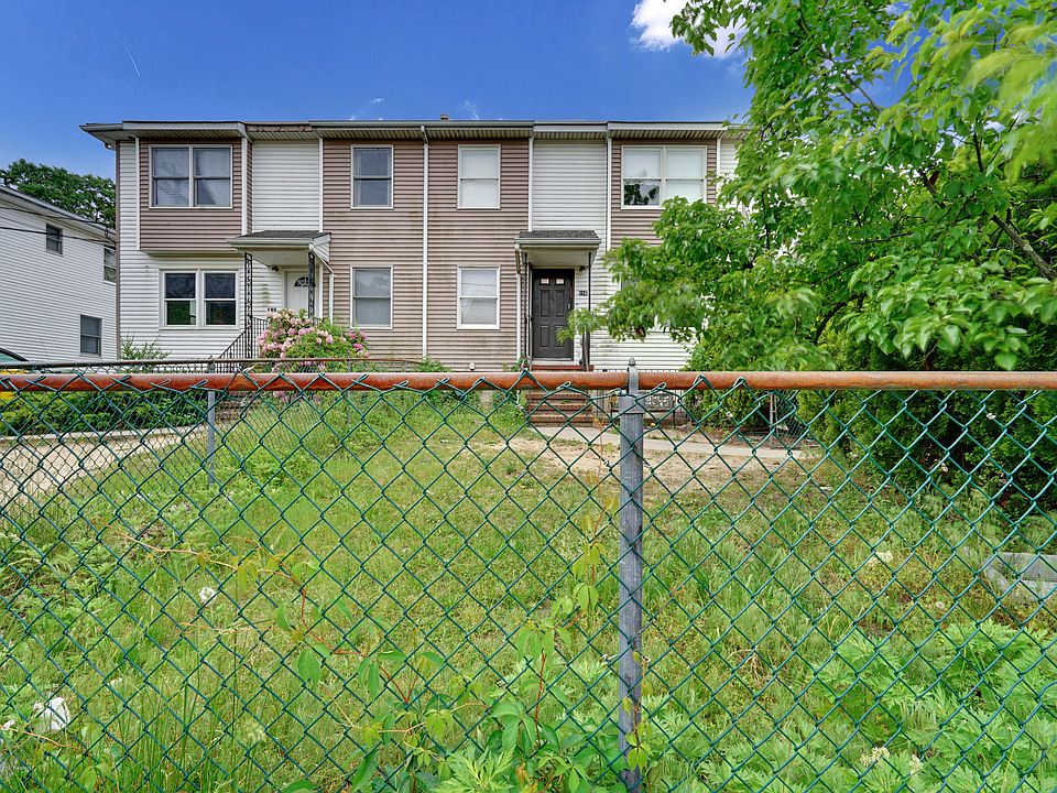 1st image of 116 E 9th St