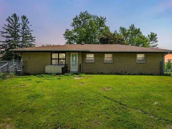 3620 Curwen Ln, Hazel Green, WI 53811