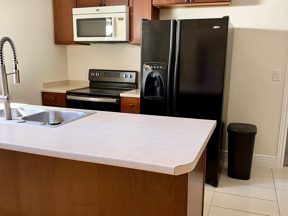 782 E Grand Cayman Dr