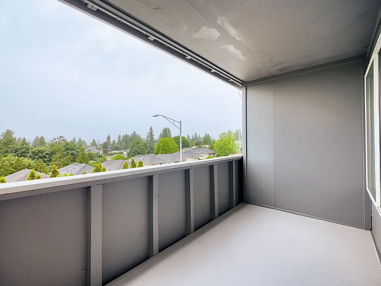 Sunset View Apartments — Photo 11
