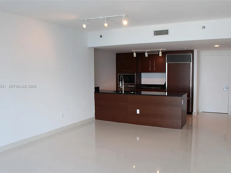 465 Brickell Ave — Photo 5