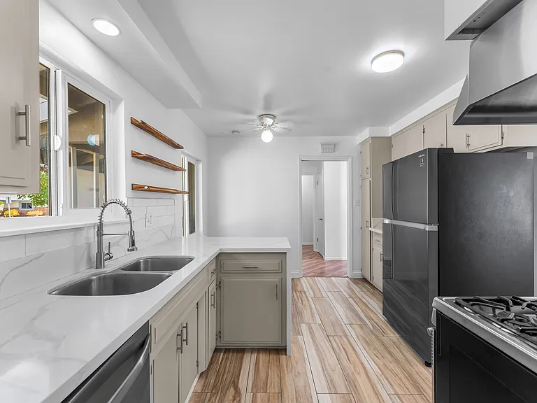 1326 W Avenue H10 — Photo 9