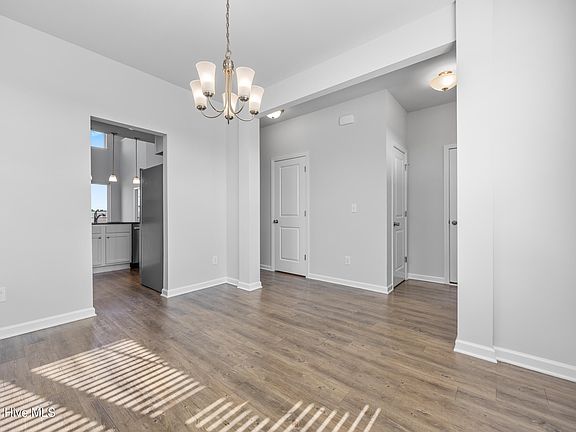 5th image of 598 Orbison Drive