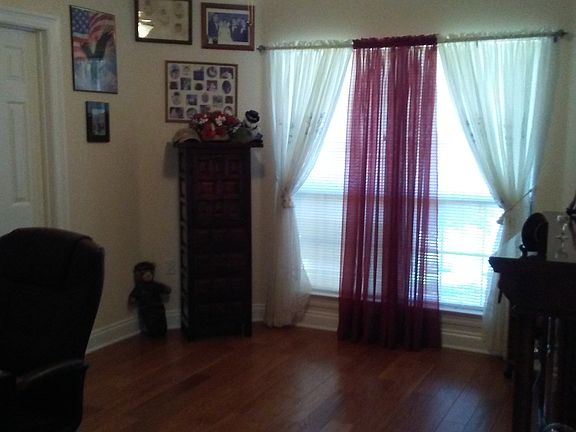 5th image of 1832 Edgewood Dr