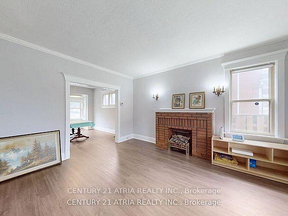 5th image of 149 Adelaide Ave E