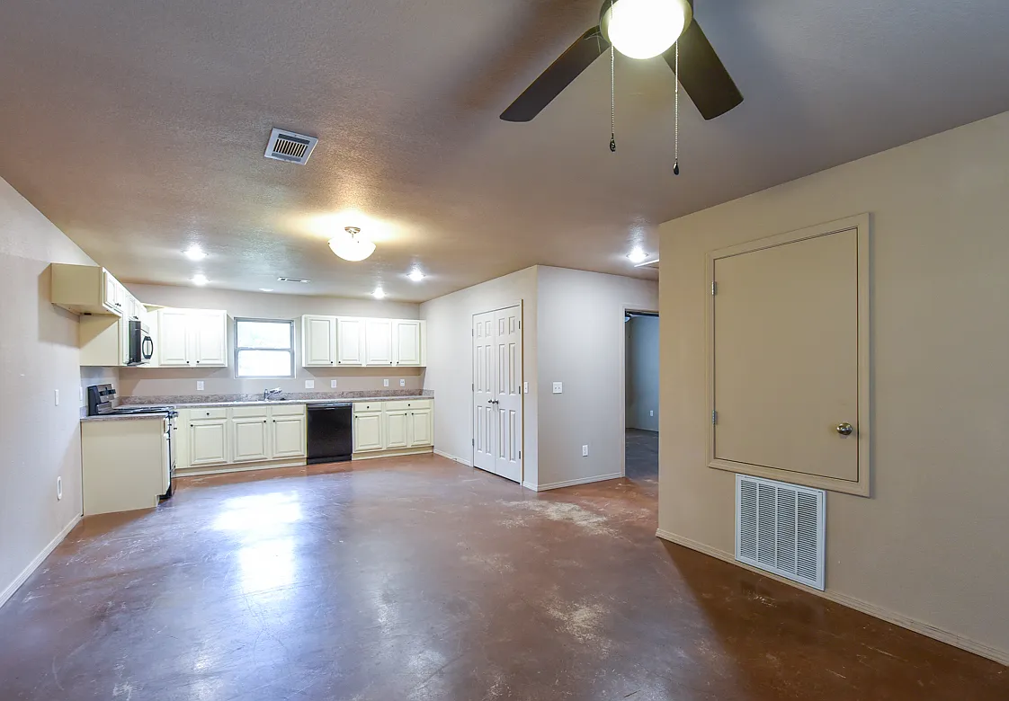 108 N Ash Street - B — Photo 2