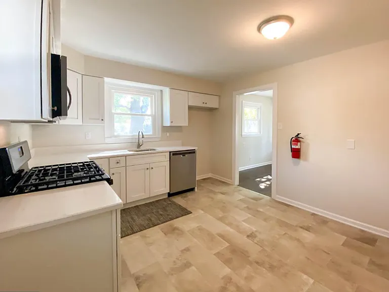 622 Fairmount Dr — Photo 5