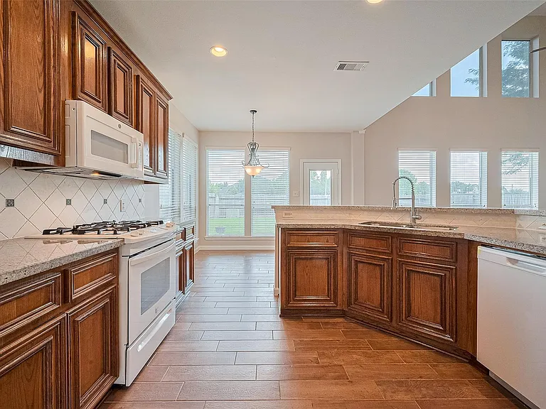 20834 Avery Cove Ln — Photo 15