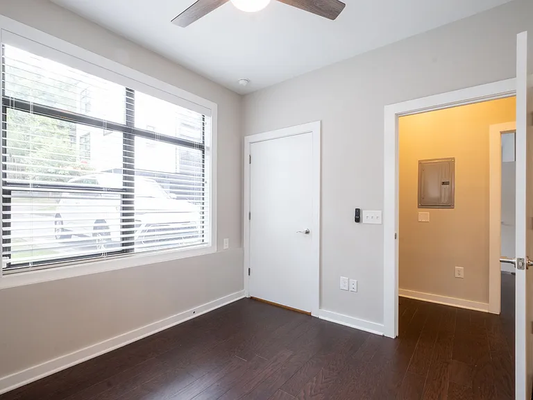 48 Moda Ln — Photo 32