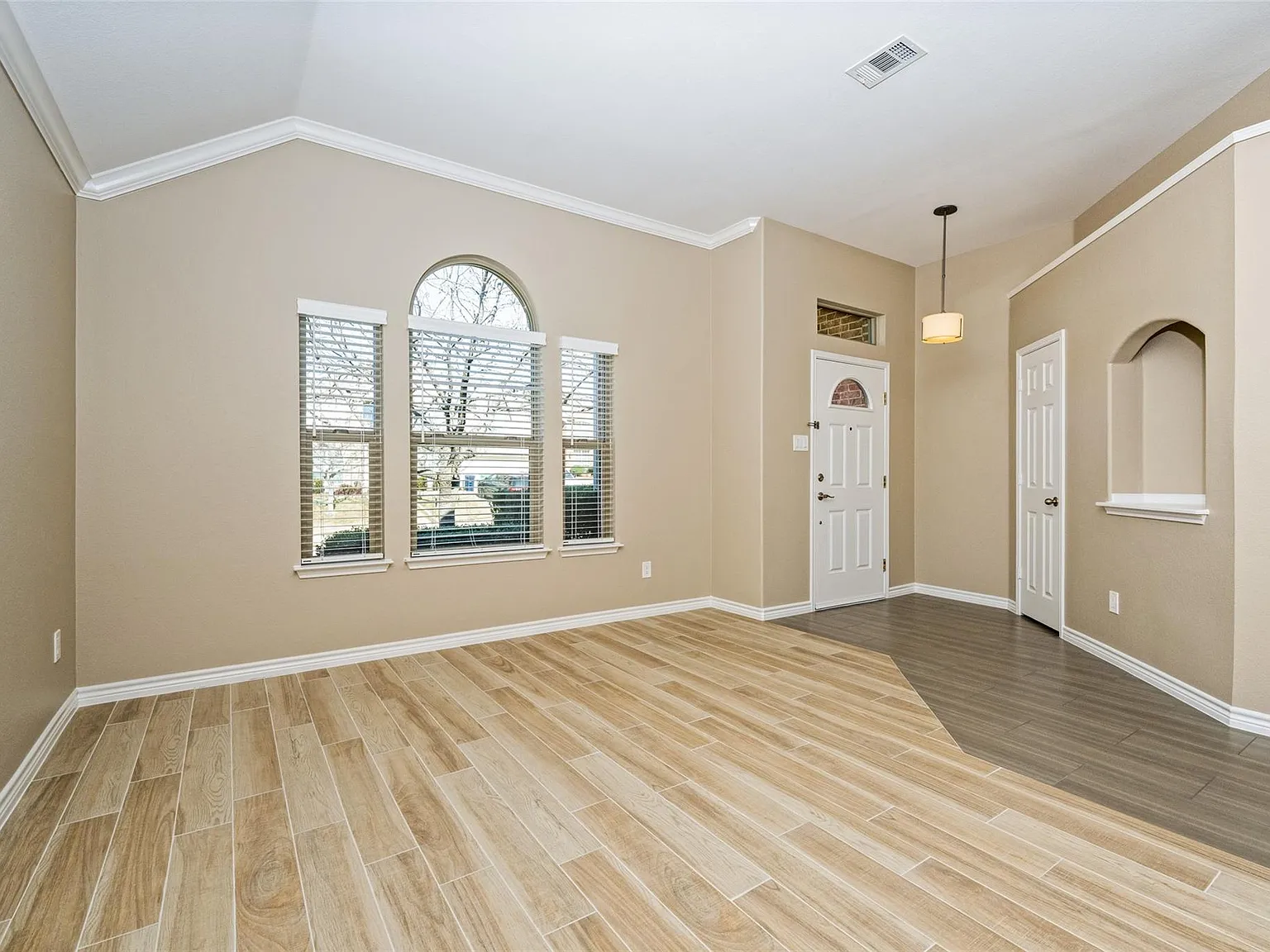 3 bed, 1804 sqft, $2,400 — Photo 3
