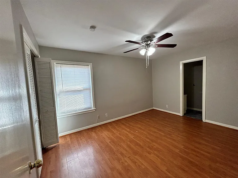 914 Elton St — Photo 9