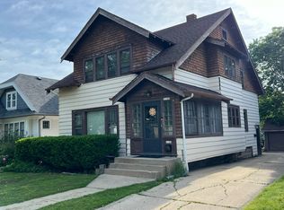 2130 N 68th St, Wauwatosa, WI 53213