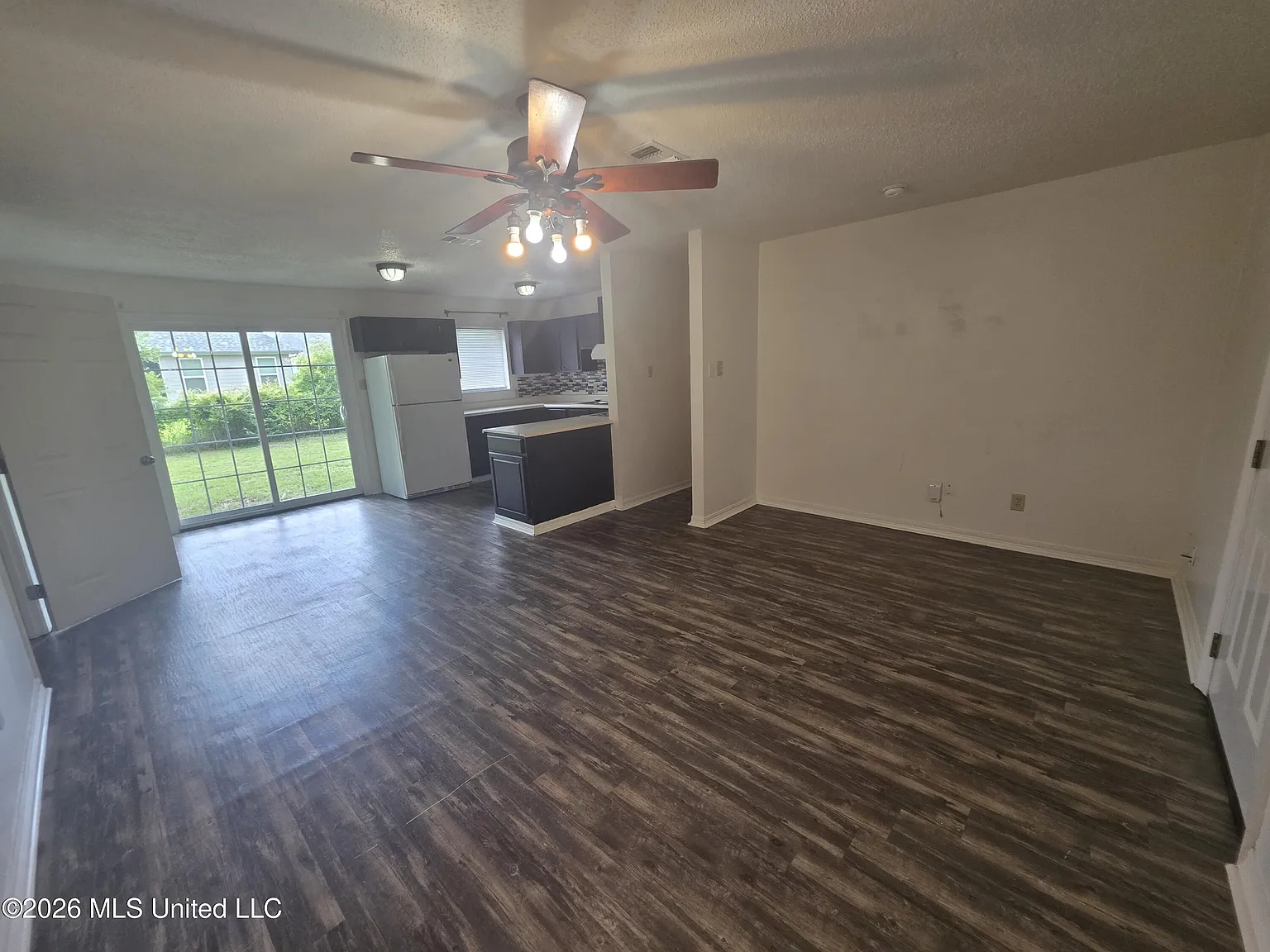 3 bed, 1.5 bath, 1363 sqft, $1,650 — Photo 4