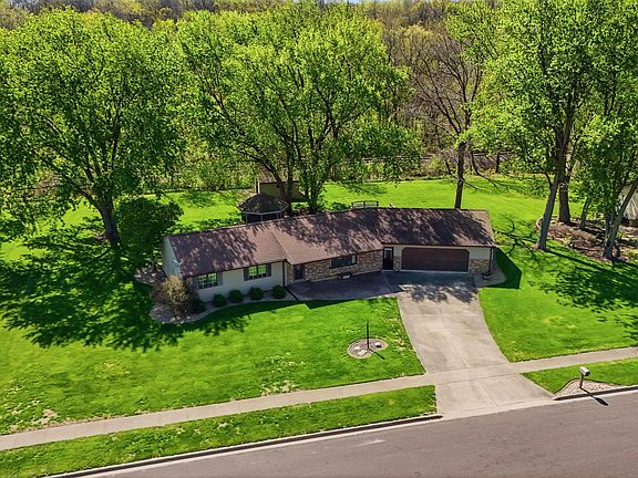 3rd image of 912 Bayberry Dr