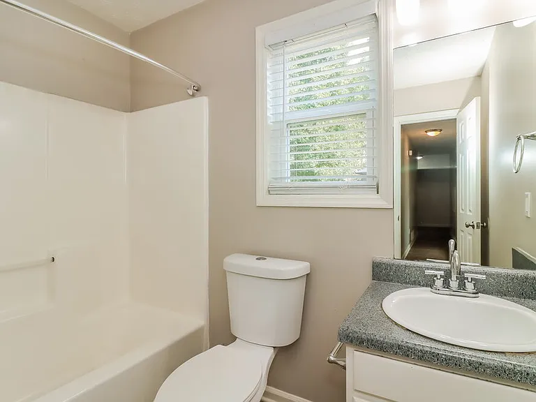 909 N Lassetter Cir — Photo 15