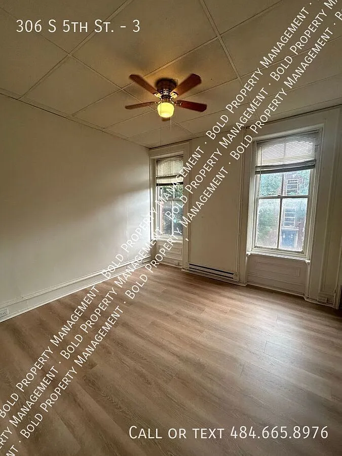 2 Bedroom 1 Bath Spacious Apartment — Photo 2