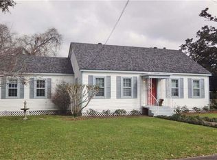 445 E Myrtle St, Angleton, TX 77515