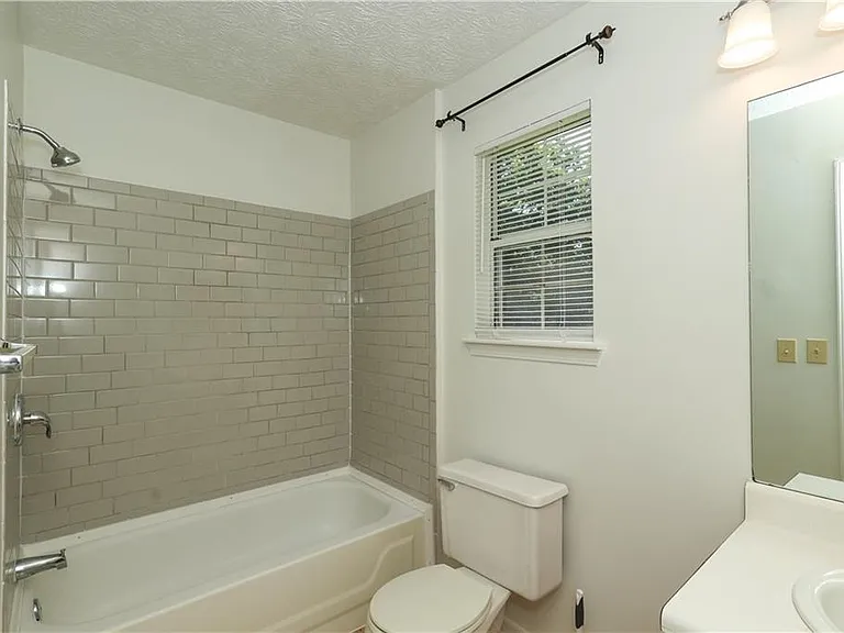 6560 Emerald Pointe Cir — Photo 9