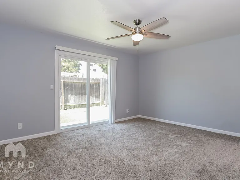 9835 Honey Bear Ln — Photo 11