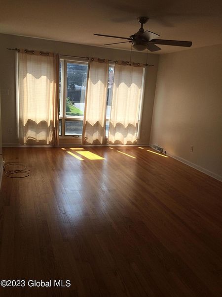 3rd image of 32 Daytona Avenue
