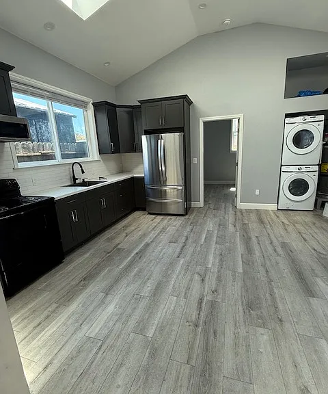 734 2nd Ave #734A — Photo 1