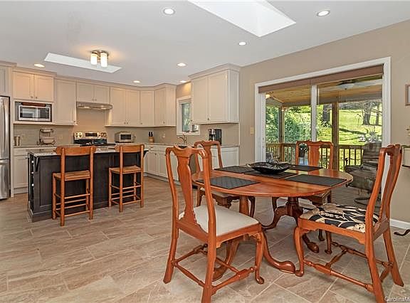 4th image of 35 Red Fox Dr