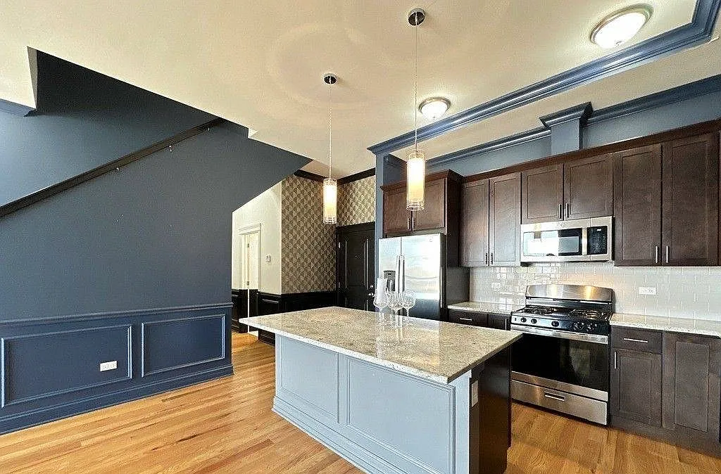 3 bed, $2,900 — Photo 2