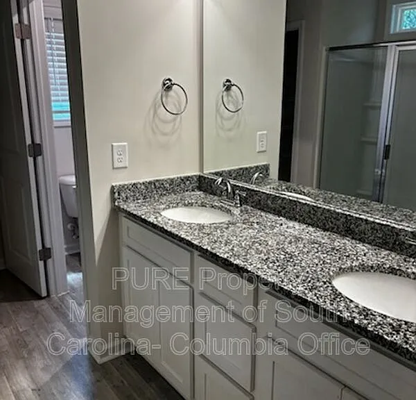 1155 Crescent Moon Loop — Photo 9