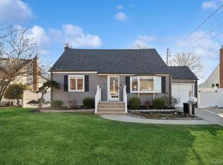 484 18th Street, West Babylon, NY 11704